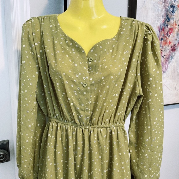 NWT ** Floral Dress - Picture 5 of 6